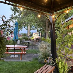 Jaspers Cafe - Outside eating (also inside)