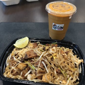 Si Lom Thai Bistro - Pad Thai Moo Krob & Thai Iced Tae - Thai Near Me - Toronto, Ontario Si Lom Thai Bistro - Pad Thai Moo Krob & Thai Iced Tae - Thai Near Me - Toronto, Ontario