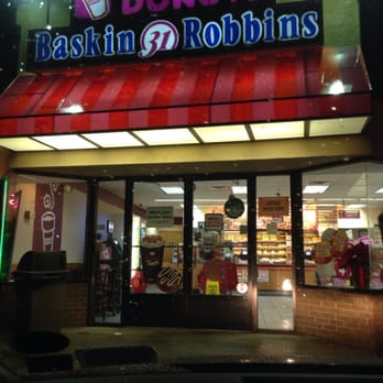 Dunkin' - Love the holiday decor :) - Coffee & Tea Near Me - Hicksville, New York