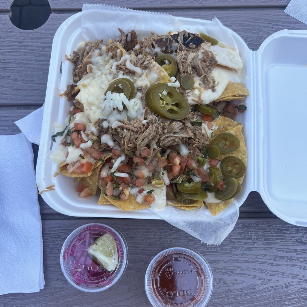 Los Gallitos PGH - Nachos with pork - Mexican Near Me Los Gallitos PGH - Nachos with pork - Mexican Near Me