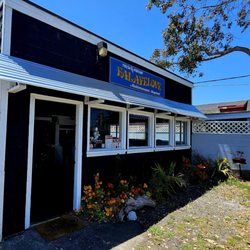 Falafelove - Quaint storefront, blink and you'll miss it!