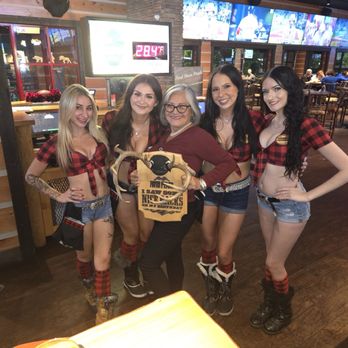 Twin Peaks - Sports Bars Near Me - Pittsburgh, Pennsylvania
