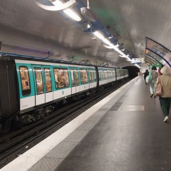 Métro Pigalle - Public Transportation Near Me - Paris, 75