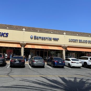 Samsonite Outlet - Front of the store - Accessories Near Me - Commerce, California