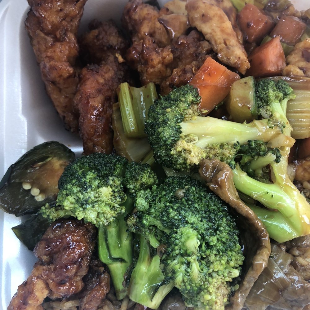 Great Wall Express - Hot Pepper chicken in upper left. - Chinese Near Me - Euless, Texas
