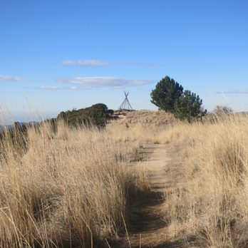 La Canada Teepee - Hiking Near Me - La Cañada Flintridge, California
