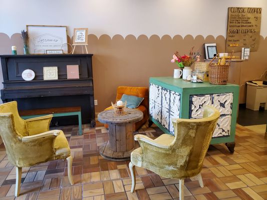 Lorraine's Bake Shop by null