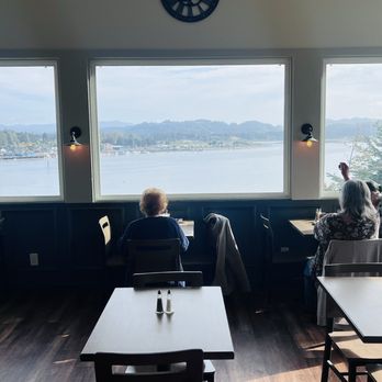 Best Western Pier Point Inn - Breakfast tables with amazing view - Hotels Near Me - Florence, Oregon Best Western Pier Point Inn - Breakfast tables with amazing view - Hotels Near Me - Florence, Oregon