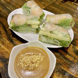 Shrimp summer rolls with peanut sauce Shrimp summer rolls with peanut sauce