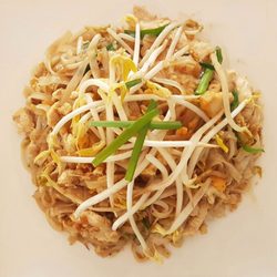 Now or Never cafe & Thai Cuisine - Pad Thai Noodle