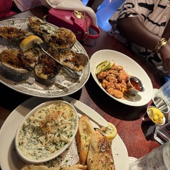 Pappadeaux Seafood Kitchen - Appetizers: Lump Crab and Spinach Dip , Oysters Pappadeaux, Crispy Fried Alligator - Cajun/Creole Near Me - Marietta, Georgia