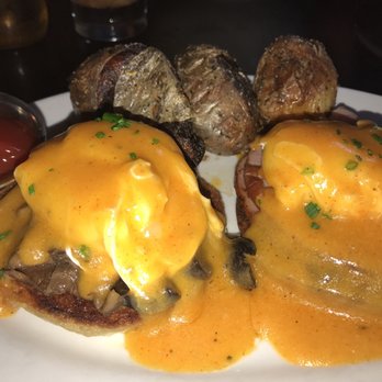 Smith - Eggs Benedict - 1 mushroom and 1 regular - Bars Near Me - Seattle, Washington