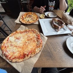 Favo Pizza and Draft House - Pizza