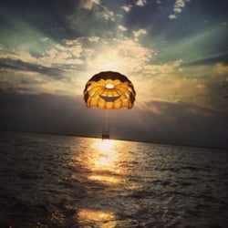 Aventura Nautica - Parasailing Roses