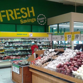 Food Basics - Produce section my main entrance - Grocery Near Me - Ottawa, Ontario