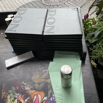 Le Don - Menu on outside patio - Vegan Near Me - Quebec City, Quebec Le Don - Menu on outside patio - Vegan Near Me - Quebec City, Quebec