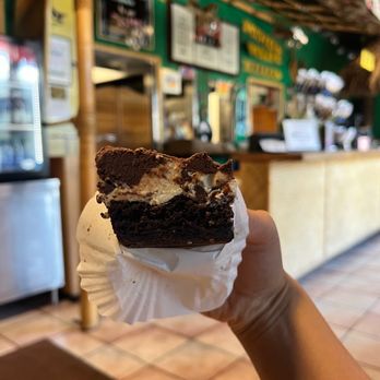 Big Kahuna's Pizza - Brownie - Pizza Near Me - Honolulu, Hawaii