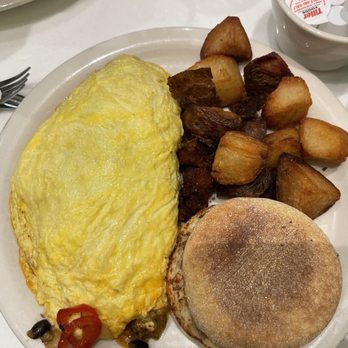 Briarpatch Restaurant - Southwest omelette: added Fresno peppers and mushrooms with English muffin and Homestyle potatoes - American Near Me - Winter Park, Florida Briarpatch Restaurant - Southwest omelette: added Fresno peppers and mushrooms with English muffin and Homestyle potatoes - American Near Me - Winter Park, Florida