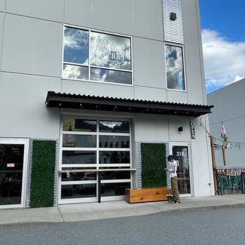 Geo Cider - Exterior - Cideries Near Me - Squamish, British Columbia Geo Cider - Exterior - Cideries Near Me - Squamish, British Columbia