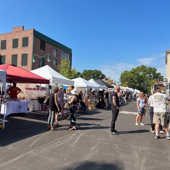 German Village Makers Market - a crowd of people shopping - Farmers Market Near Me - Columbus, Ohio German Village Makers Market - a crowd of people shopping - Farmers Market Near Me - Columbus, Ohio