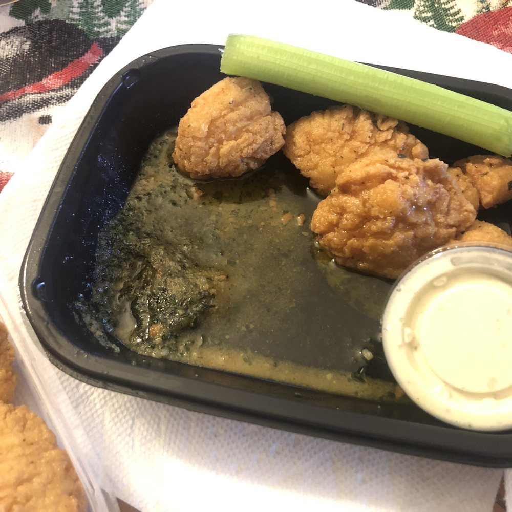 Applebee's Grill + Bar - Garlic Parmesan Boneless Wings - Sports Bars Near Me - Commerce Township, Michigan