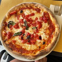Giardini Calce - Margherita pizza with Cherry tomatoes
