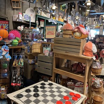 Cracker Barrel Old Country Store - Inside the store - American Near Me - Ocala, Florida