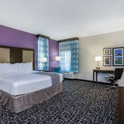 La Quinta by Wyndham Houston Cypress - Guest room