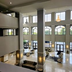 Holiday Inn Wilmington - Lobby from 2nd floor