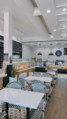 Paris Baguette by null