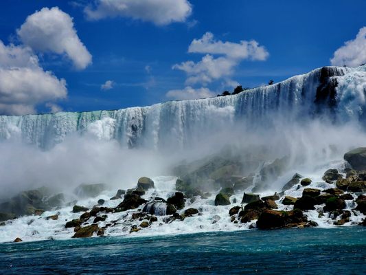 Maid of the Mist by null