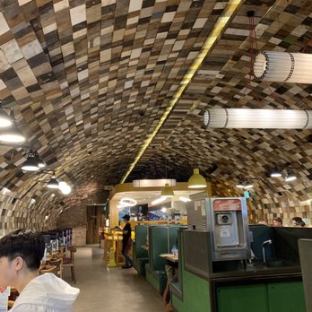 Nando's - Beautiful decor - Fast Food Near Me - London, XGL