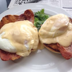 Cafe 76 - Eggs Benedict!