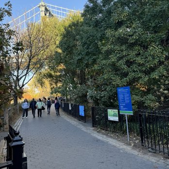 Brooklyn Bridge Park - Walk way entrance - Parks Near Me - Brooklyn, New York