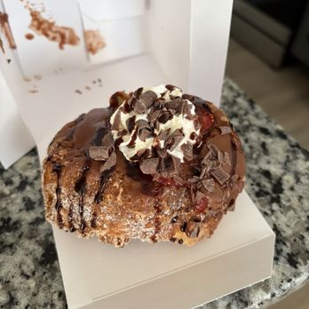 Parlor Doughnuts - Chocolate Covered Strawberry Vegan/Gluten Friendly - Coffee & Tea Near Me - Cincinnati, Ohio