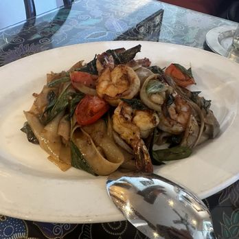 Anajak Thai - spicy drunken noodle w shrimp - Thai Near Me - Sherman Oaks, California
