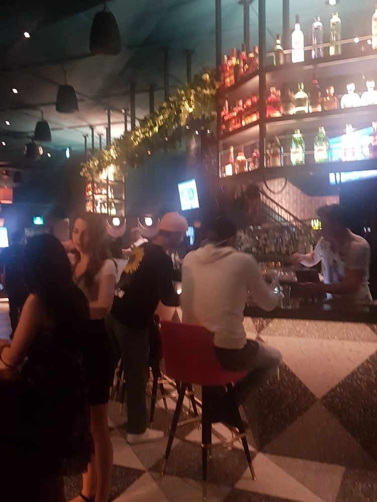 pub image