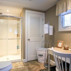 The White Rose Bed and Breakfast - Amazing bathroom! (I had my pro camera gear with me so decided to take some nice shots)