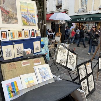 Place du Tertre - Public Plazas Near Me