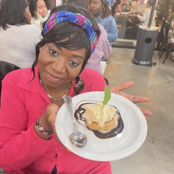 Mezcalito - Durham - Cinnamon roll with vanilla ice cream. - Mexican Near Me - Durham, North Carolina