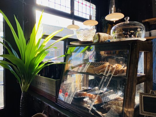 Saint JJH & Café by null