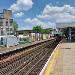 Neasden Tube Station - Platform