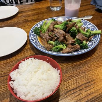 Chengdu Bistro - Broccoli beef - Szechuan Near Me - Chicago, Illinois Chengdu Bistro - Broccoli beef - Szechuan Near Me - Chicago, Illinois
