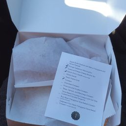 Neatly packed pastry box with "key" sheet on top! Neatly packed pastry box with "key" sheet on top!