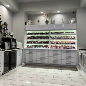 Royal Luxe Nail Spa - Nail polish station - Nail Salons Near Me - Lewisville, Texas