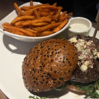 Yard House - Bleu Cheese & Bacon - Vegetarian Near Me - Burbank, California Yard House - Bleu Cheese & Bacon - Vegetarian Near Me - Burbank, California
