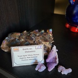My newest purchase from Flagg Gem & Mineral Show: Grape agate!