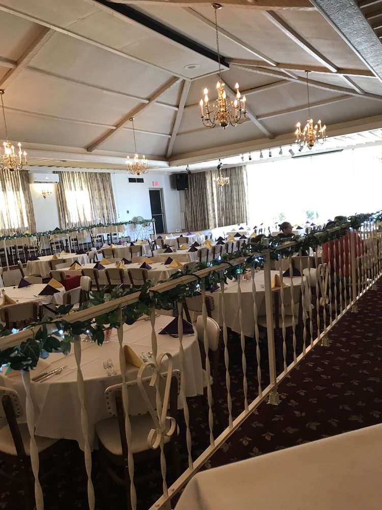 ROYAL INN Updated October 2024 33 Photos & 22 Reviews 17089 Boot