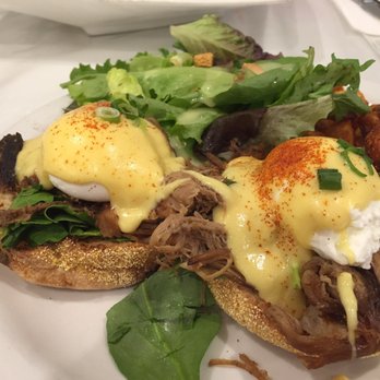 Aloha Kitchen - Egg benedict with kalua pork - Breakfast & Brunch Near Me - Honolulu, Hawaii Aloha Kitchen - Egg benedict with kalua pork - Breakfast & Brunch Near Me - Honolulu, Hawaii