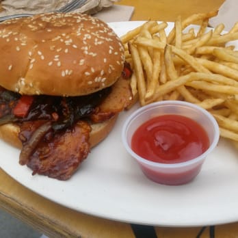 green Restaurant - BBQ chick'n, so good and messy - Vegan Near Me - Phoenix, Arizona
